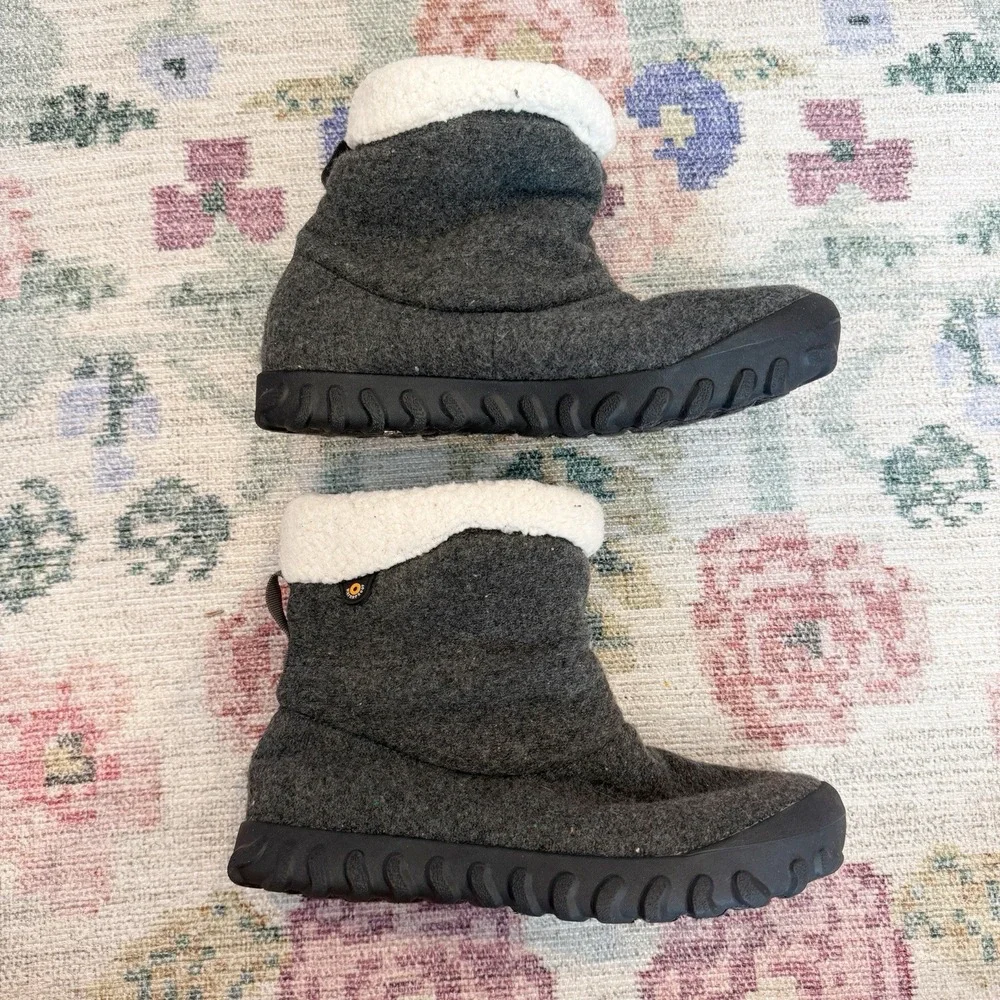 Bogs Womens B Moc II Boot Size 7 Waterproof Warm Cushioned Comfort Gray